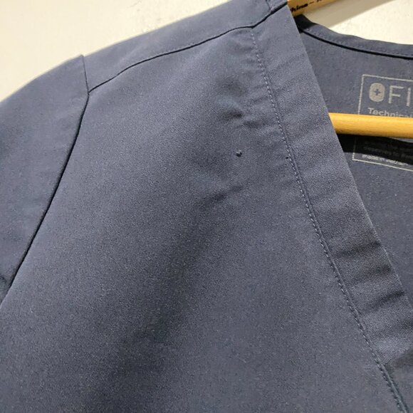 FIGS Catarina Core scrub one pocket scrub top Navy XS - Picture 3 of 5